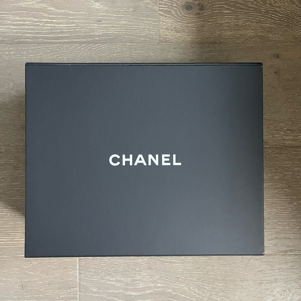 (Authentic) CHANEL Magnetic empty box with tissue 13x10.5x5
